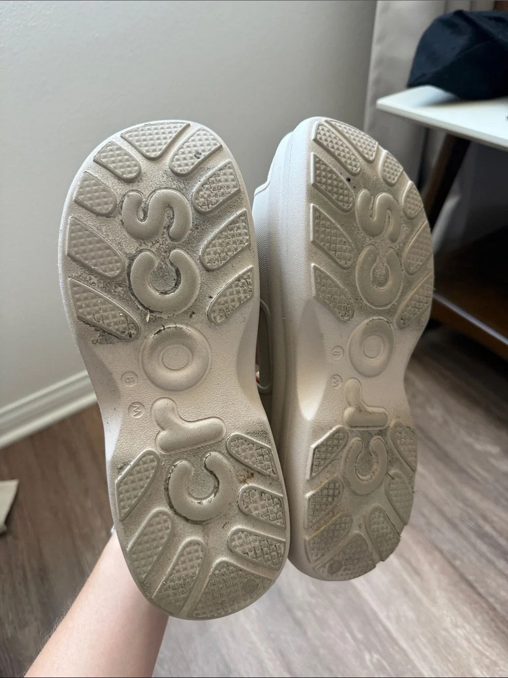 Crocs Soho Y-Strap Sandal Dulce Size 9